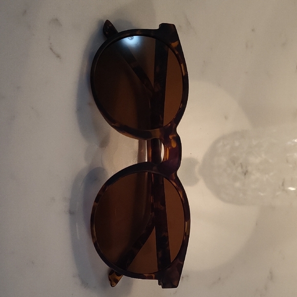 Goodr-Tortoise Shell Sunglasses - Picture 5 of 7